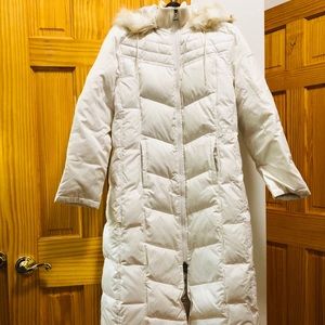 DKNY Active women’s hooded puffer coat